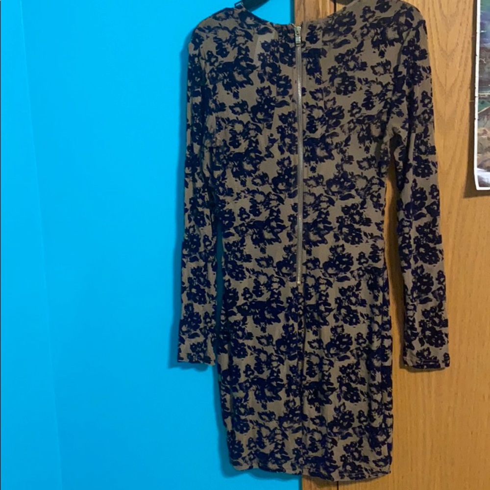 Chic Fitted Dress - Picture 2 of 2